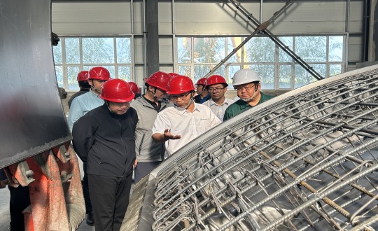 8.華能吉林發(fā)電有限公司及明陽智慧能源集團(tuán)股份有限公司領(lǐng)導(dǎo)一行至裝配式總公司參觀視察_副本.jpg 8.華能吉林發(fā)電有限公司及明陽智慧能源集團(tuán)股份有限公司領(lǐng)導(dǎo)一行至裝配式總公司參觀視察_副本.jpg