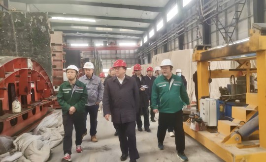 1.封面:集團(tuán)董事長一行蒞臨裝配式總公司調(diào)研工作_副本.jpg 1.封面:集團(tuán)董事長一行蒞臨裝配式總公司調(diào)研工作_副本.jpg