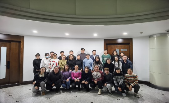 18.藥業(yè)公司“文化價(jià)值觀共創(chuàng)”主題會(huì)議合影留念_副本.jpg 18.藥業(yè)公司“文化價(jià)值觀共創(chuàng)”主題會(huì)議合影留念_副本.jpg