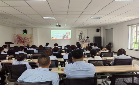 21.物業(yè)總公司品質(zhì)運營部召開客服線條月度溝通會_副本.jpg 21.物業(yè)總公司品質(zhì)運營部召開客服線條月度溝通會_副本.jpg