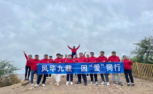 22.酒店公司中層管理人員團(tuán)建合影_副本.jpg 22.酒店公司中層管理人員團(tuán)建合影_副本.jpg