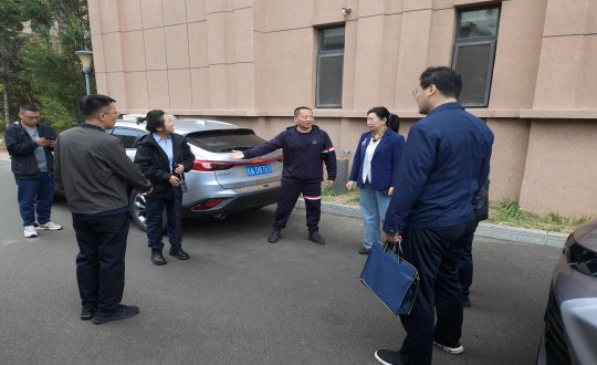 19.吉林省住建廳等各級(jí)領(lǐng)導(dǎo)蒞臨物業(yè)總公司金地梧桐華府小區(qū)視察_副本.jpg 19.吉林省住建廳等各級(jí)領(lǐng)導(dǎo)蒞臨物業(yè)總公司金地梧桐華府小區(qū)視察_副本.jpg