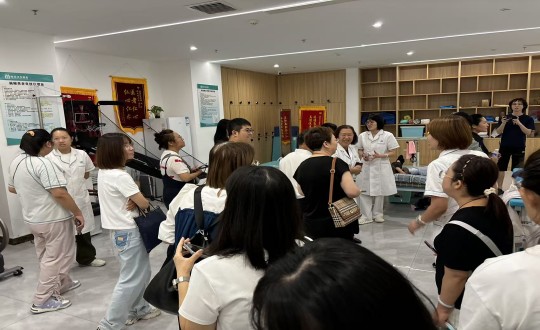 18.醫(yī)療公司接待吉林省中醫(yī)藥科學(xué)院學(xué)員參觀_副本.jpg 18.醫(yī)療公司接待吉林省中醫(yī)藥科學(xué)院學(xué)員參觀_副本.jpg