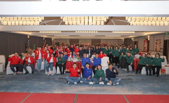 13.健康集團2025年度“騏驥馳騁 共筑新篇”總結(jié)表彰大會合影留念_副本.jpg